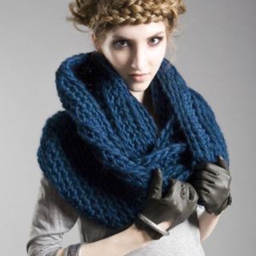 Spratters & Jayne Black Oversized Circle Scarf